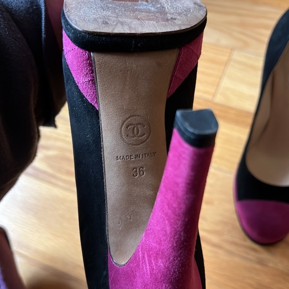CHANEL Black & Purple/Pink Suede Pumps size 36 (6) - Picture 9 of 9